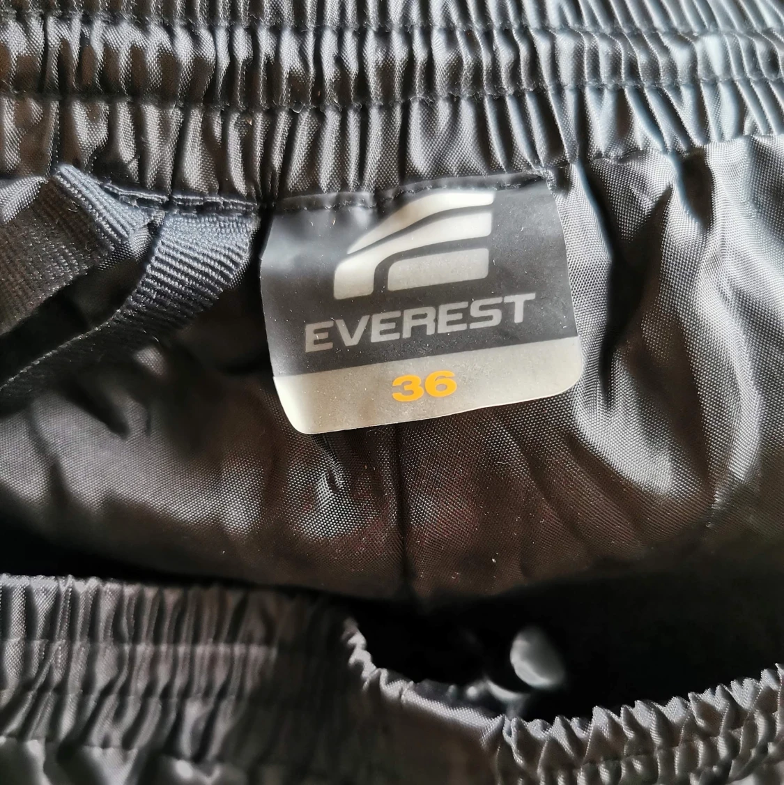 Svarta regnbyxor - 90