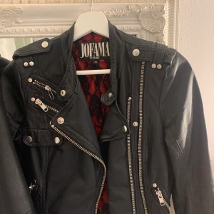 Jofama by kenza skinnjacka  - Jackan är köpt för 2 år sedan men aldrig använd