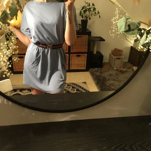 Klänning/t-shirt  - Klänning som jag använde det som eller bara en extremt oversize t-shirt från BikBok, har även en röd likadan i samma storlek. Hör av er för bilder osv...💗