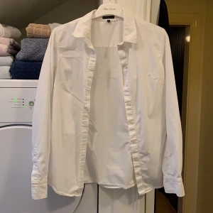 Stockholm LM vit skjorta storlek 38 - Vit kostym skjorta , sparsamt använd storlek 38