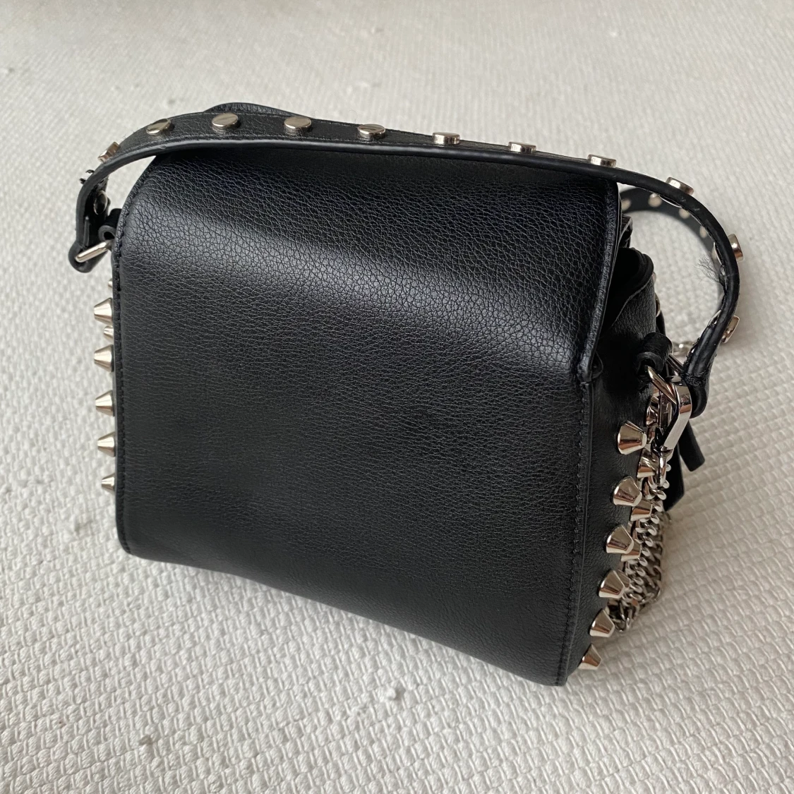 Väska med nitar Zara - 90