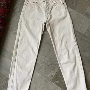 Högmidjade junkyard jeans i strl 29. 75kr exklusive frakt eller högsta bud