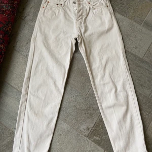 Slutsålda Junkyard jeans, strl. 29 - Högmidjade junkyard jeans i strl 29. 75kr exklusive frakt eller högsta bud