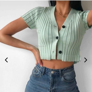  - Köpt från Outfitbook men aldrig använd. Tjockt material och bra kvalité. Köparen står för frakt eller mötas upp❤️