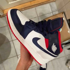 Air Jordans Mid  - Intressekoll på mina Jordans, kvitto finns självklart. Endast testade. Ge förslag på pris om ni är intresserade! 