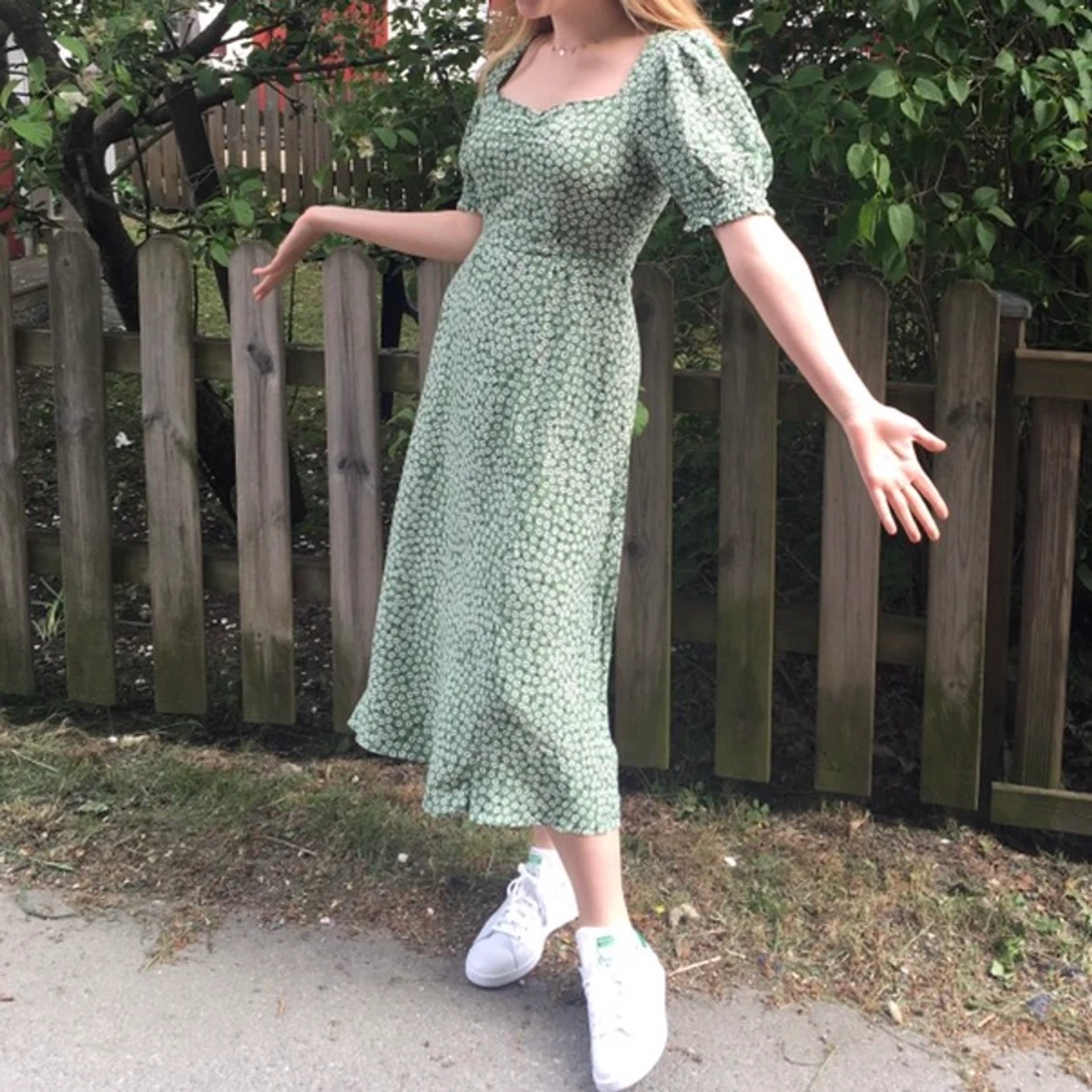 Midiklänning med puffärm