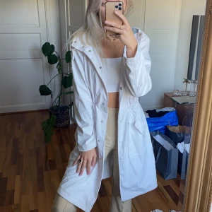 Regnkappa oanvänd - Perfekt skick, aldrig använd. 🌹 Perfekt nu till hösten. 70 kr frakt