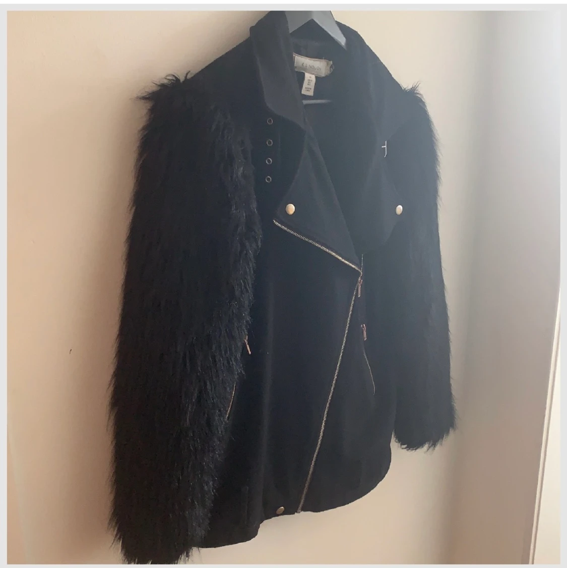 Kort trenchcoat 300:- - 90