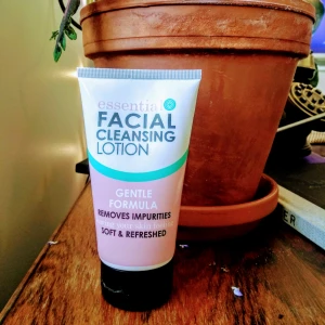  - Ansiktsrengöring, oöppnad. Säljer på grund av platsbrist.