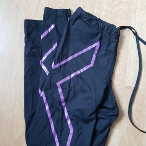  - snygga träningstights från 2xu. storlek s. säljer pga för små  nypris: 1300kr pris går att diskutera 