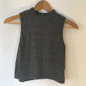  - jättefin magtröja som sitter tajt och smickrande. skick som på bild. hämtas i sthlm eller skickas om du betalar frakt. säljer massor (kmr mycket nytt i dagarna), mängdrabatt finnes! 