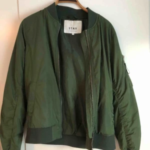  - Nästan helt oanvänd vår/höstjacka från Carlings. Nypris 699kr 