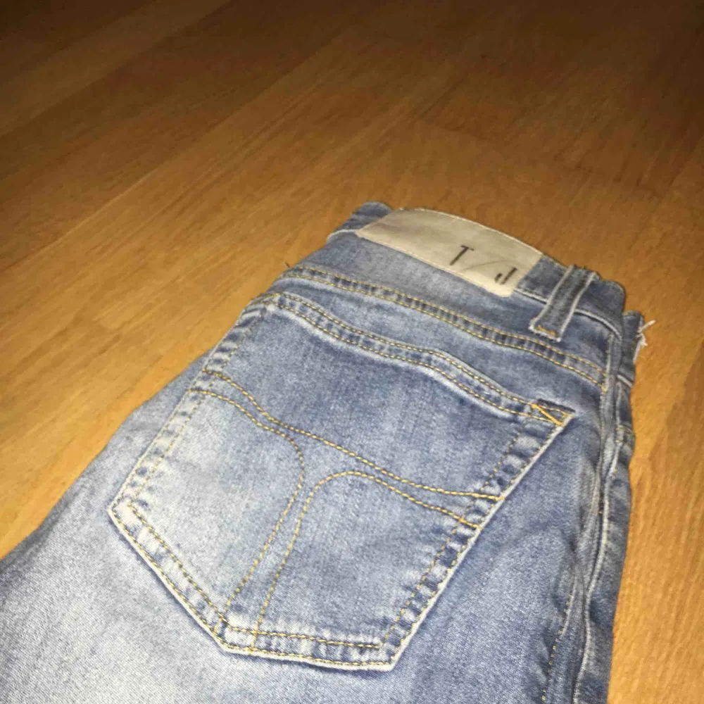 W 24 Tiger of sweden byxor  Original pris 899kr Kan fraktas eller mötas upp i Malmö, höör, Lund eller Helsingborg  Frakt ingår i priset. Jeans & Byxor.