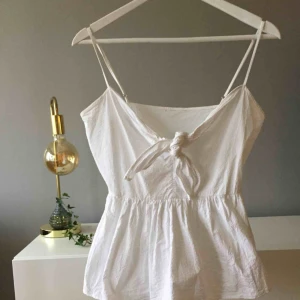  - VAD: Bomullstopp från hm MATERIAL: Bomull SKICK: Utmärkt, behövs ev. Strykas