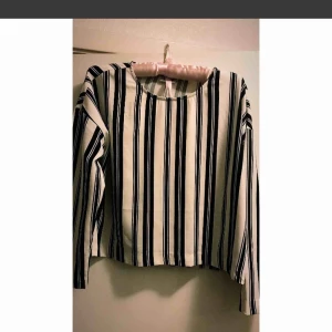  - Nice rätt kort tröja, smått overszie 