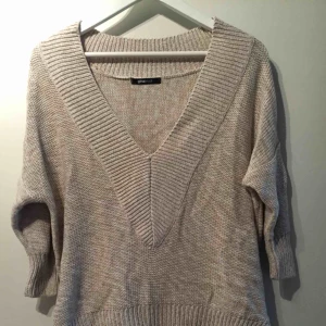  - Tröja från ginatricot Akryl/Ekologisk bomull Inget att anmärka på, gott skick