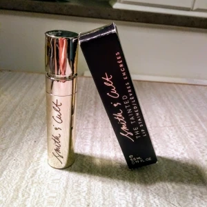  - Läppenna/läppglans från Smith & Cult. Oanvänd, säljer på grund av platsbrist 