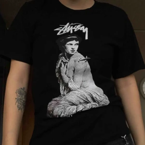  - pris är förhandlingsbart vid snabb affär✨ köper du flera plagg får du rabatt⭐️ äkta süssy t shirt köpt i berlin! använd få gånger