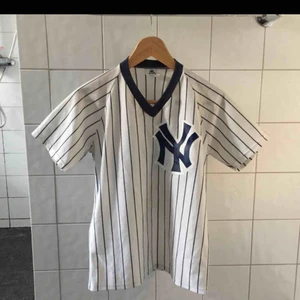  - Vintage tshirt! Köpt på second hand men aldrig använd av mej! Köparen betalar frakt!