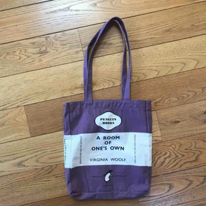  - Tygväska från Penguin Books. Köpt i en engelsk bokhandel. 