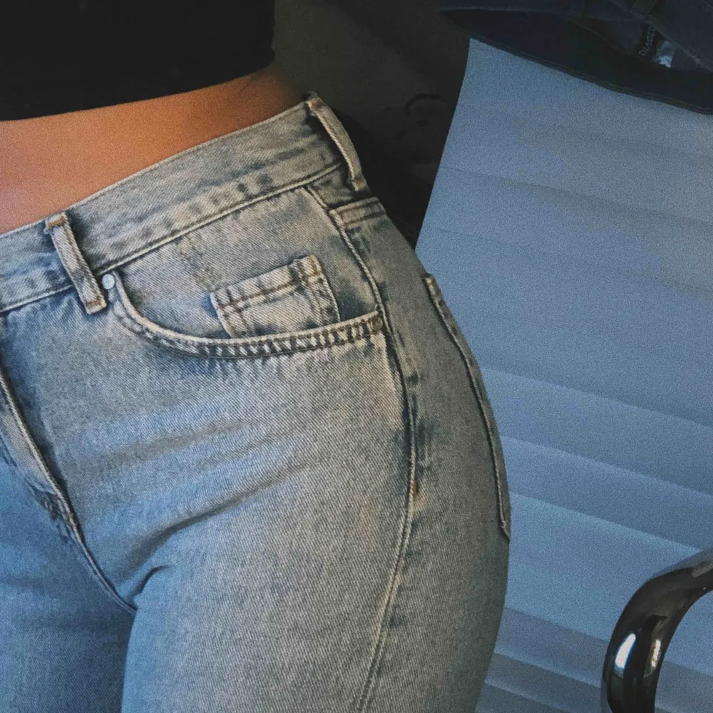Jeans från BIKBOK! Sitter ganska tight på mig, men dem är lite små för mej då jag brukar ha S. Bra skick!. Jeans & Byxor.