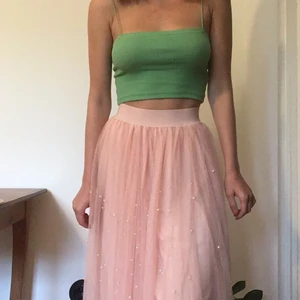 Zalando - Jättefin rosa tyllkjol från New look. Köpte på zalando och har använda några gånger! Resår i midjan så passa även storlek 38. Skriv för flera bilder