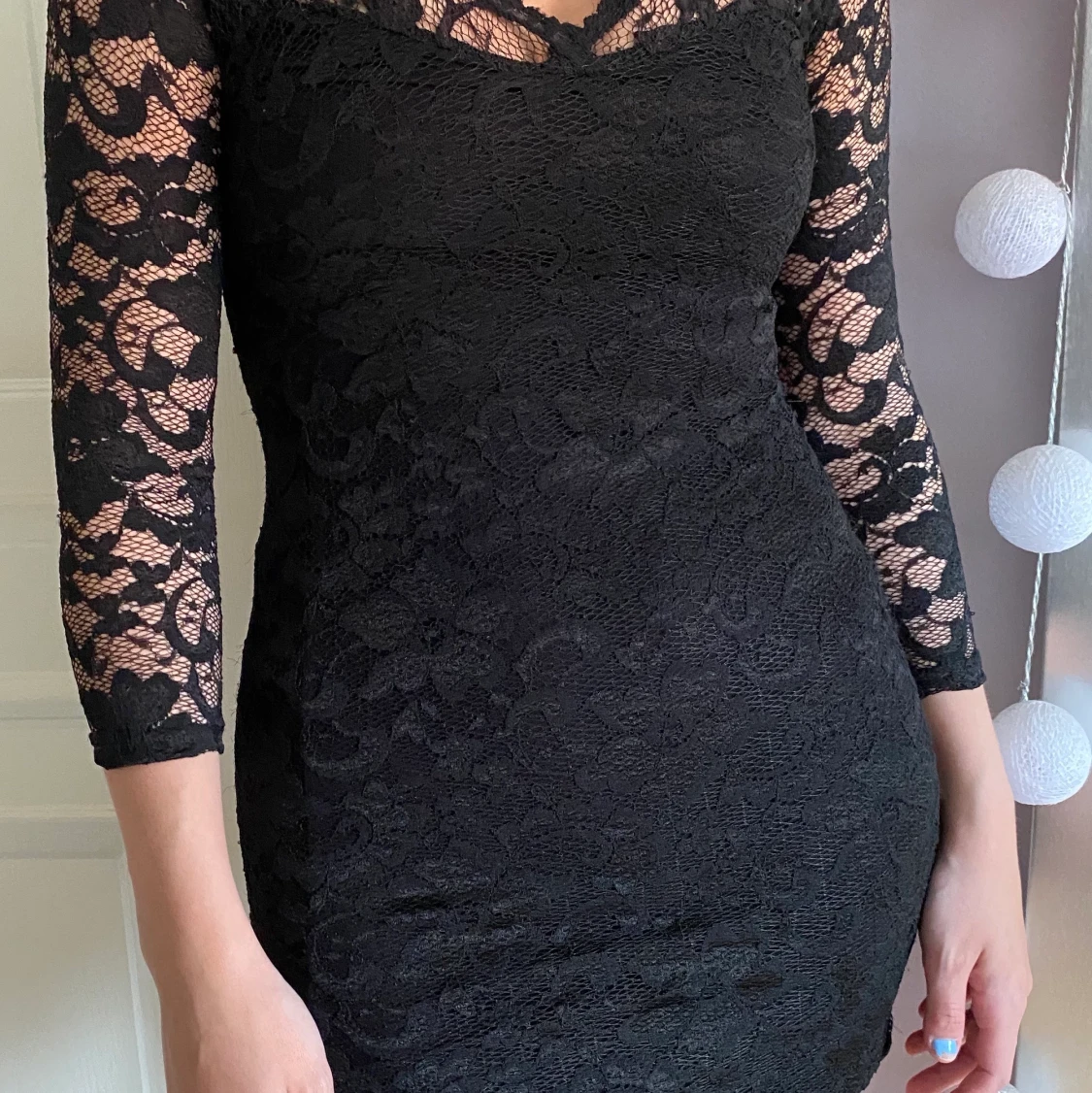 Svart fodralklänning i spets