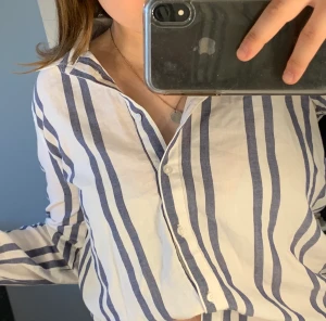 Skjorta - Skjorta från bikbok i storlek xs, kontakta mig för mer information 