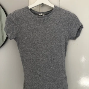 T-shirt från cubus - Säljer denna t-shirt från Cubus. Sitter jätte fint på. Skriv vid fler detaljer. Frakt tillkommer. Ord. Pris 199 kr