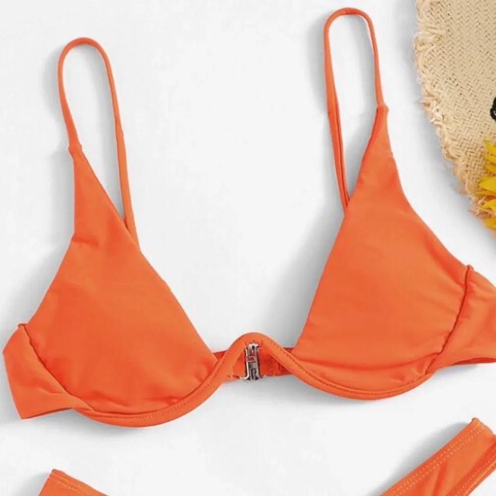 Jättefin Bikiniöverdel från shein i en härlig orange färg! Helt oanvänd, 70 kr + frakt✨. Övrigt.