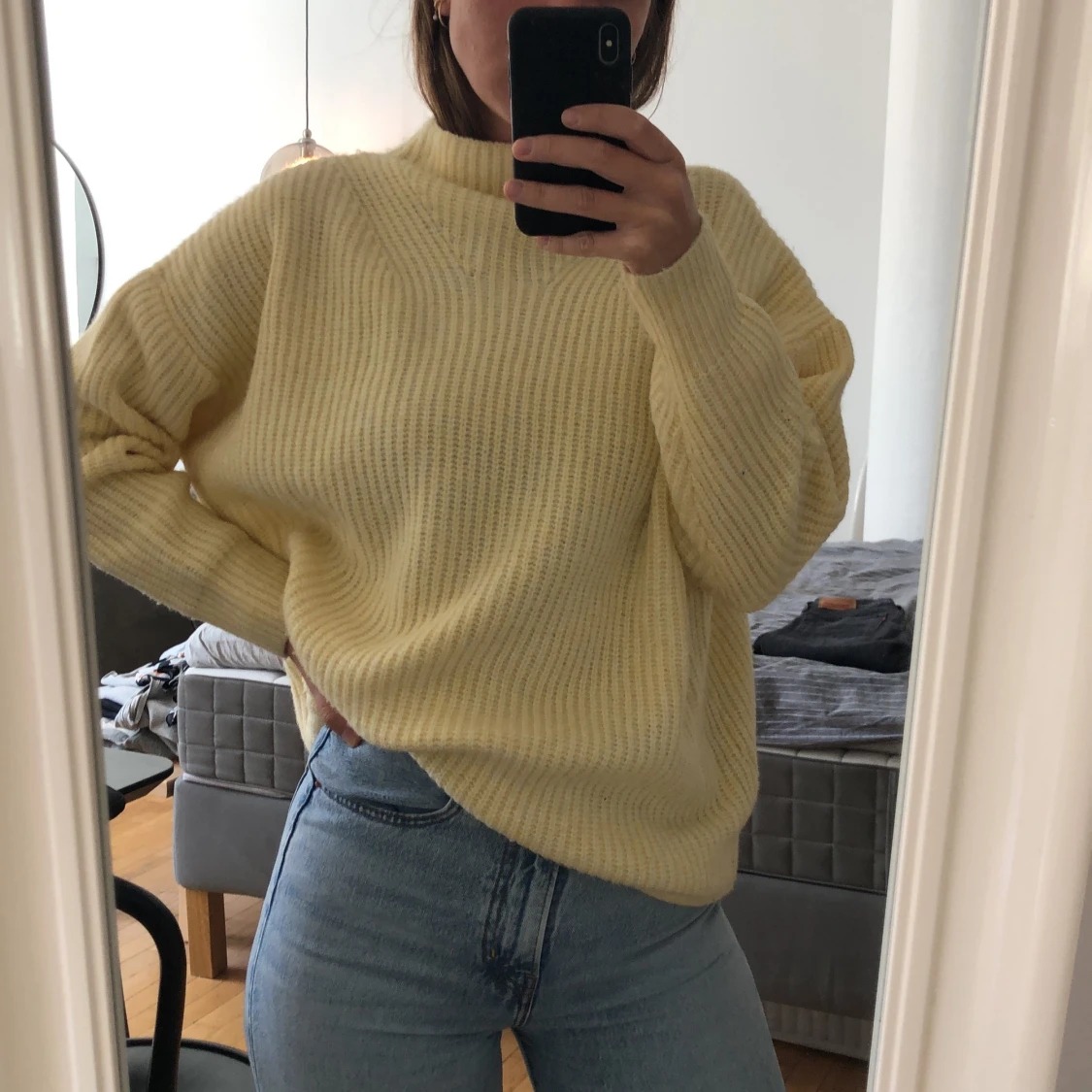 Gul stickad tröja från mango