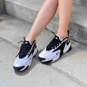  - Nike zoom 2k skor i bra skick. Använda ett fåtal ggr, säljer pga fel storlek 