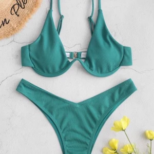 Bikini - Helt oanvänd bikini från Zaful. Råkade beställa två så den är inte upplockad ur påsen. Färgen heter ”Sea turtle green” 