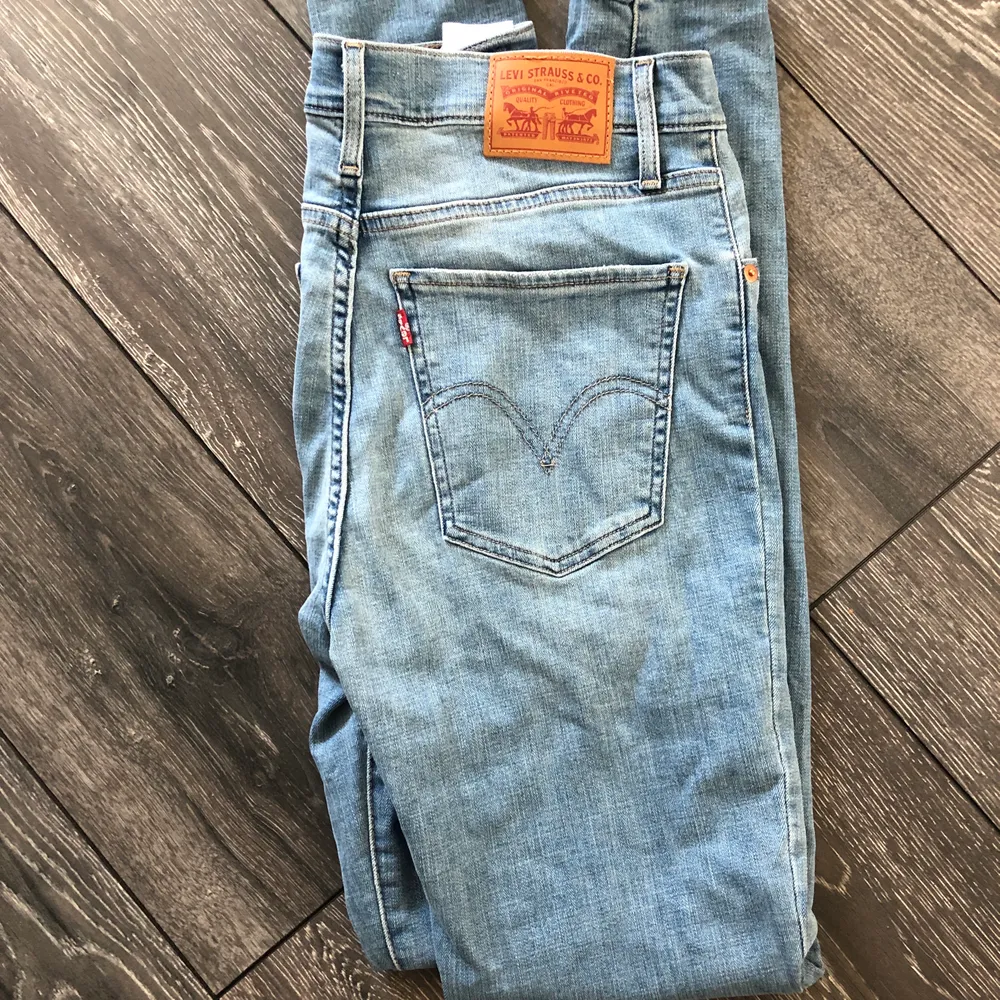 Levis jeans, använda ca 5 gånger. Storlek 29. 🌺 🌸 . Jeans & Byxor.