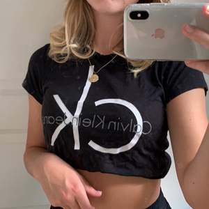 T-shirt ifrån Calvin Klein, i storleken XS. Köparen står för frakten 🤍