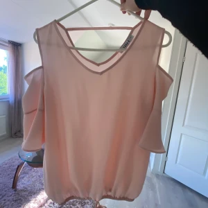 Rosa blus - Jättefin rosa tröja som man kan knyta längst ner 