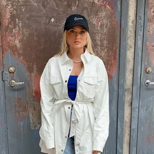 Nakd jacka - Snygg jacka i läderimitation från Nakd, nästan aldrig använd då jag har många andra jackor, därav toppenskick. Första bilden är lånad från Isabell Helgöstam men är exakt likadan jacka💞