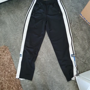 Adidas byxa - Adidas byxa få gånger användes. 