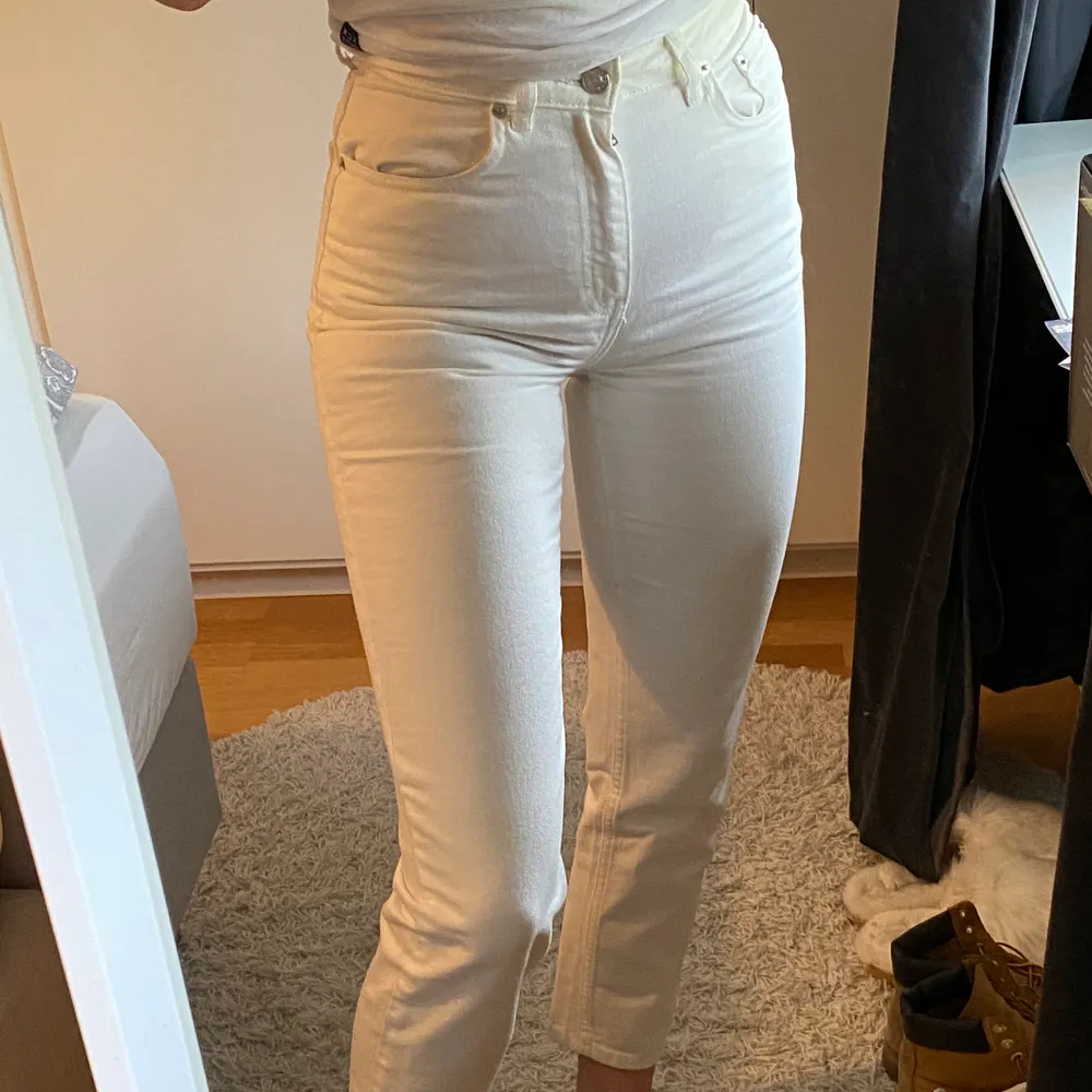 Vita nakd jeans som aldrig kommer till användning. Jeans & Byxor.