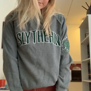 Slytherin tröja - Slytherintröja från Universal Studios i florida i storlek M