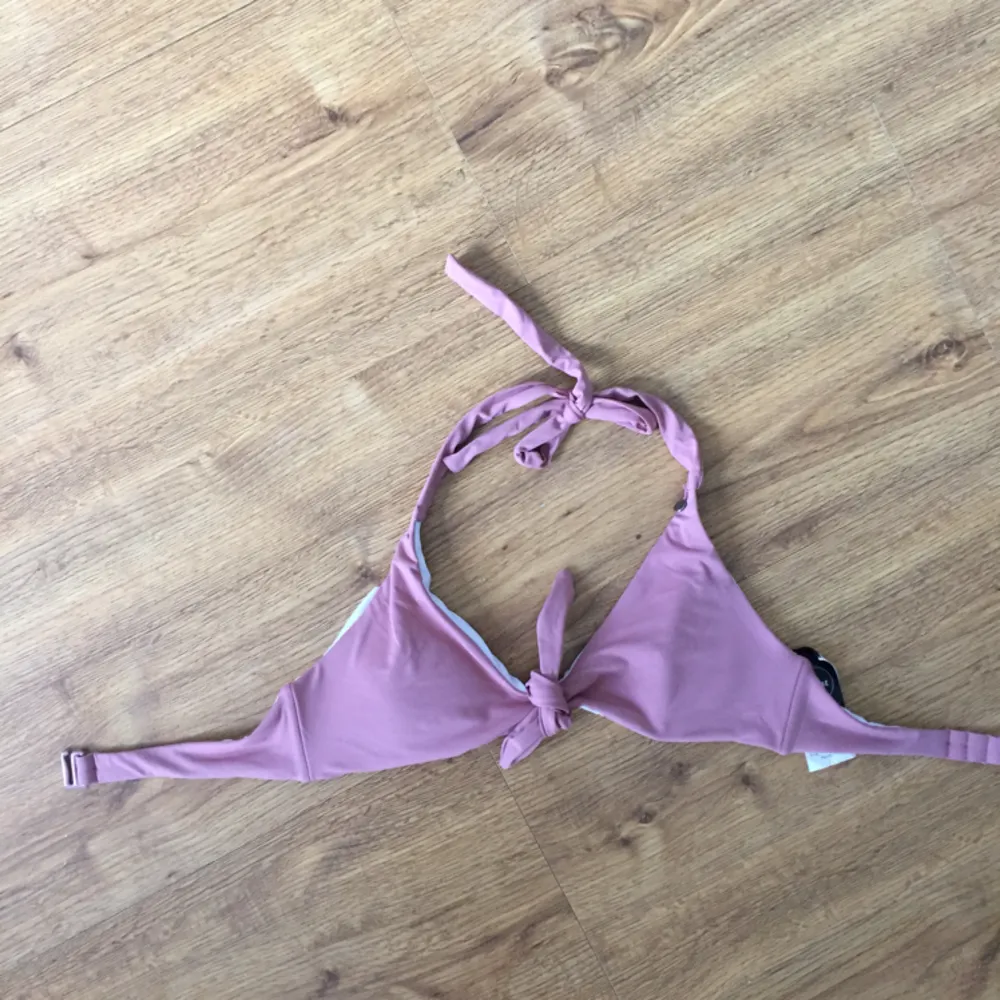 Bikini i rosa Inköpt Australien  Superfint skick! Frakt 42kr. Övrigt.