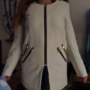 DM RETRO 2 KAVAJER - Riktigt snygga kavajer från dm retro. Aldrig använda. Säljer helst båda samtidigt. Priset är för båda!