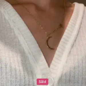 Sött halsband 😋 - Halsbandet är köpt här på Plick, säljes pga inte min stil😊