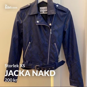 Jacka NAKD - En snygg jacka från nakd. Aldrig använd, prislappen är på. Storlek XS. Fraktkostnad tillkommer