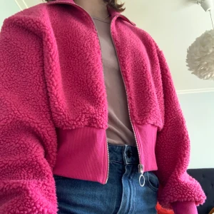 Rosa tröja - Rosa tjocktröja från bikbok i storlek s, jättefin men har inte kommit till användning! Jag betalar frakt! 