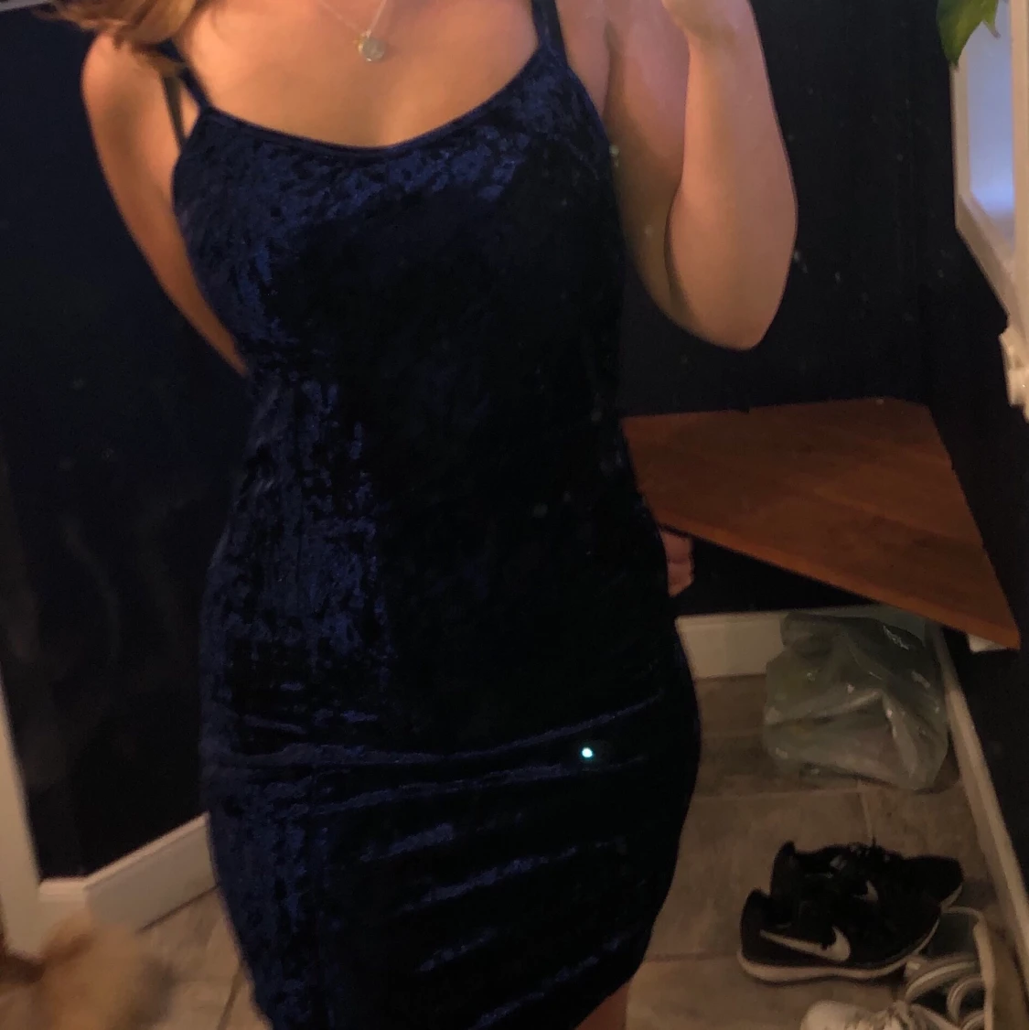 Jättefin blå sammetsklänning strl M - 90