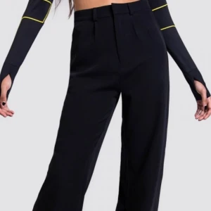 Madlady byxa stl 36 - Madladys populäraste kostymbyxor, helt nya med prislappen kvar. Nypris:499 storlek 36