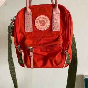 Acne x Fjällräven Väska - Nypris 1600