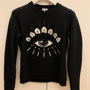 Kenzo tröja  - Supersnygg Kenzo tröja, bra skick, använt 1 gång. Nypris 2000