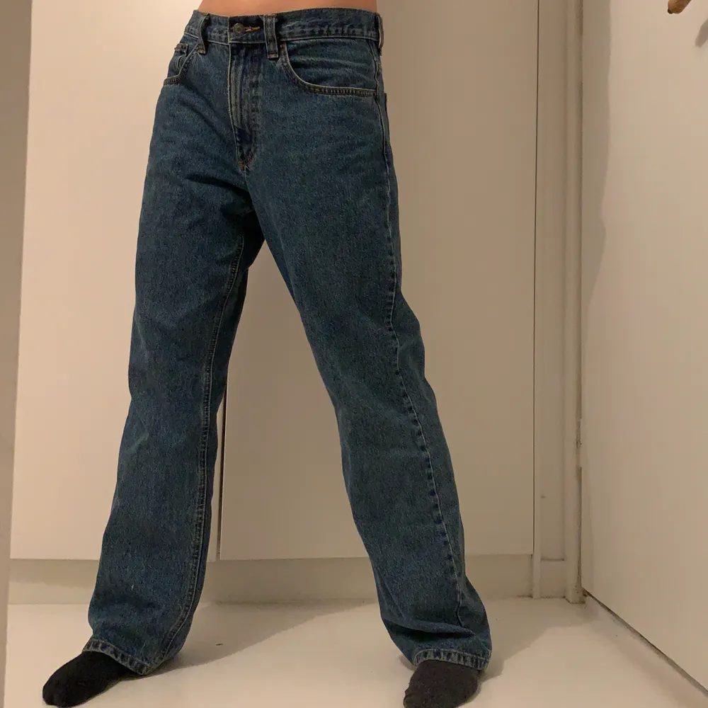 Lågmidjade baggy jeans! Oversized och sätter sig snyggt på höfterna🌟. Jeans & Byxor.